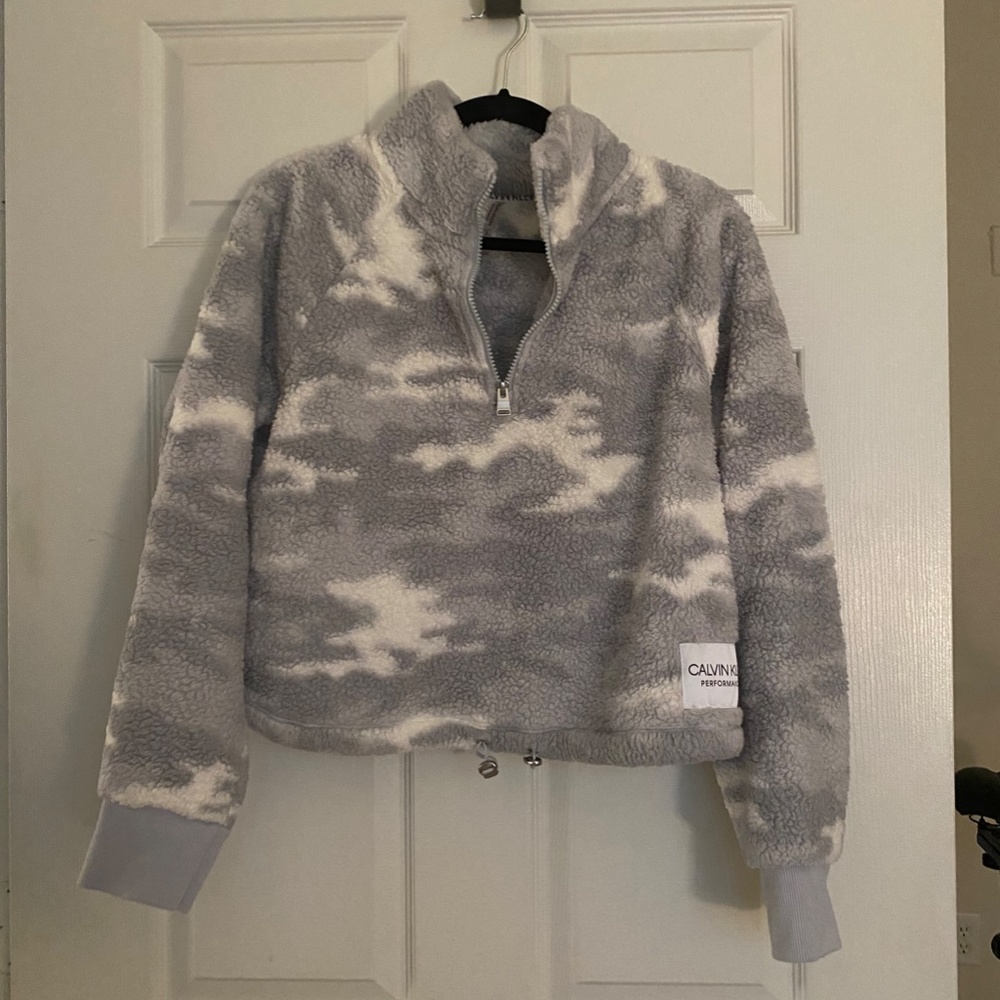 Calvin Klein Camo Fleece Pullover - Size Medium